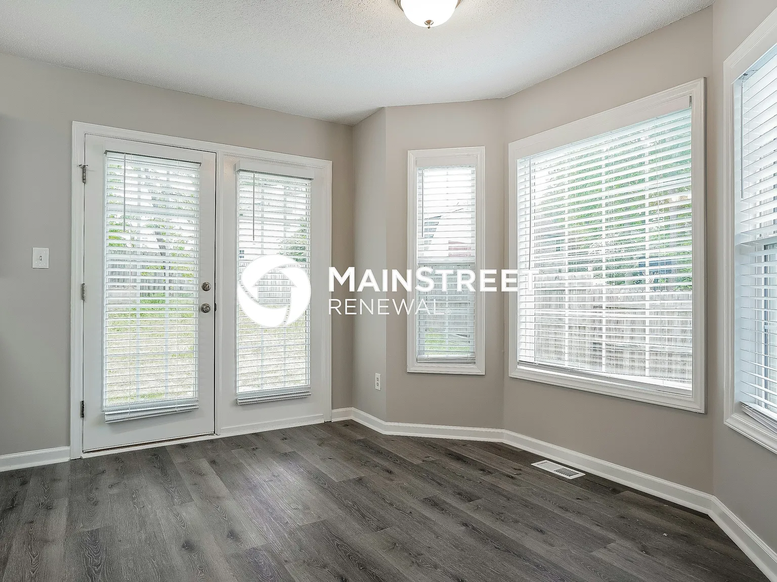 510 Southampton Dr — Photo 4