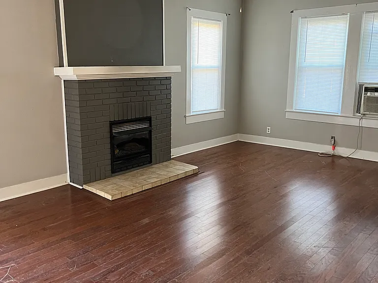 140 E College Ave #A — Photo 2