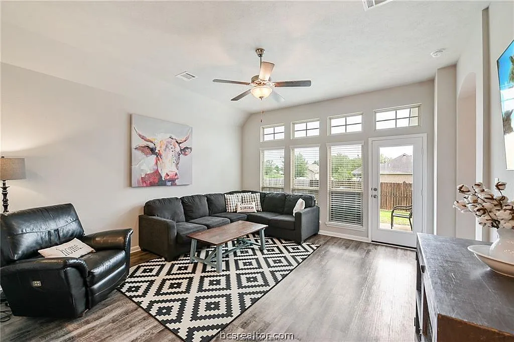 3 bed, 1528 sqft, $2,595 — Photo 4