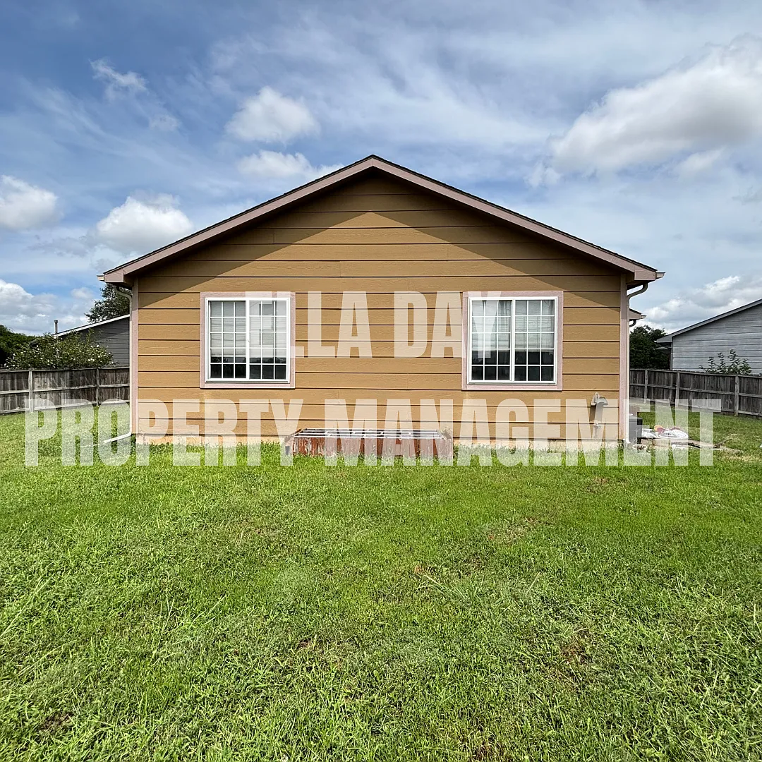 3 bed, 1879 sqft, $1,750 — Photo 2