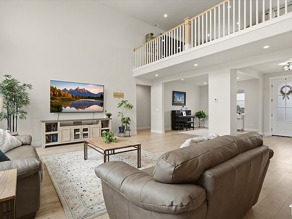 3rd image of 3258 N Casey Ln