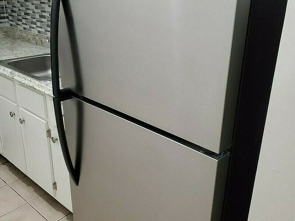 4th image of 3 Hanover Sq APT 12