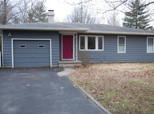 904 Lickliter St, Benton, IL 62812