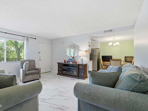 2nd image of 408 Burchett St Unit 3