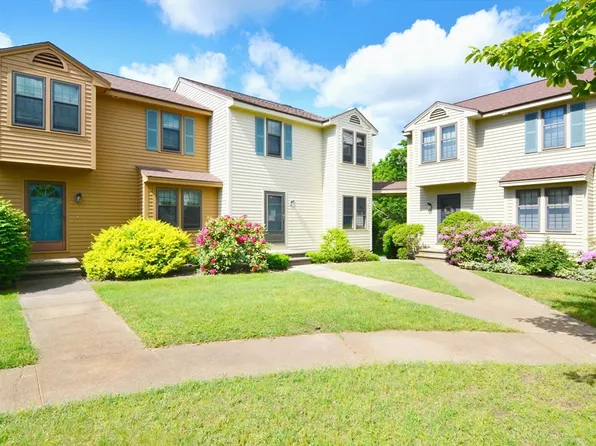 92 Apache Way Unit 92, Tewksbury, MA 01876