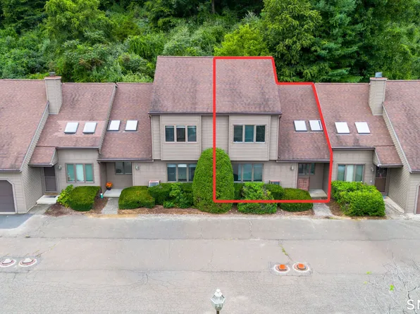 19 Twin Oaks #19, New Milford, CT 06776