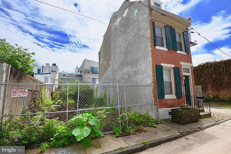 1st image of 326 E Wildey 28 St