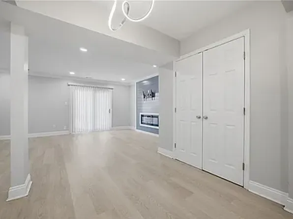 712 White Hall Ln, Virginia Beach, VA 23462