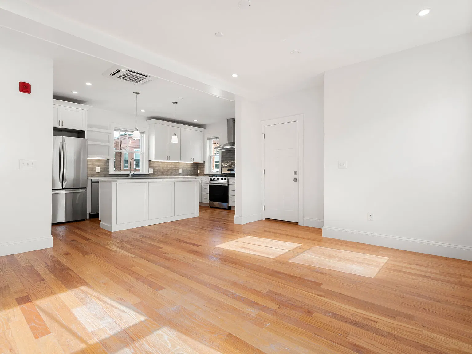 2 bed, $3,500 — Photo 4