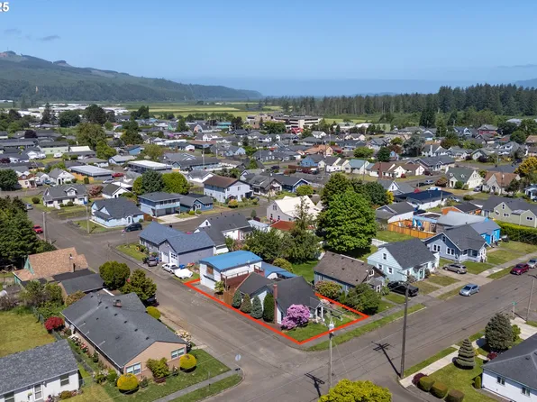 520 Elm Ave, Tillamook, OR 97141