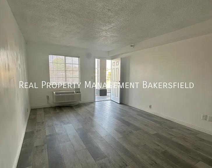 2700 White Ln #151 — Photo 1