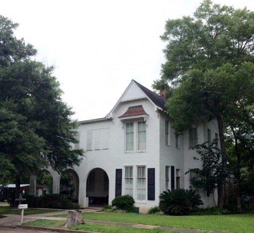 1st image of 404 S Indianola St
