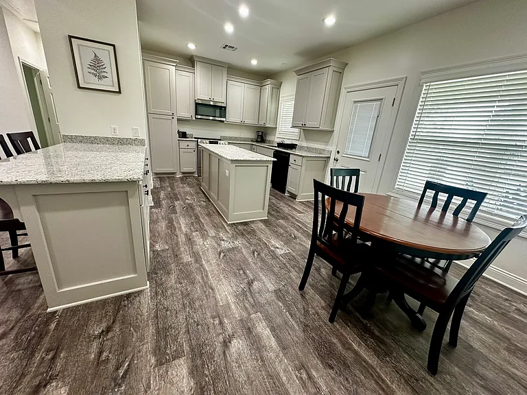 2310 Timberlane Dr — Photo 3