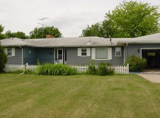 6502 E Lake Dr, Grand Forks, ND 58201