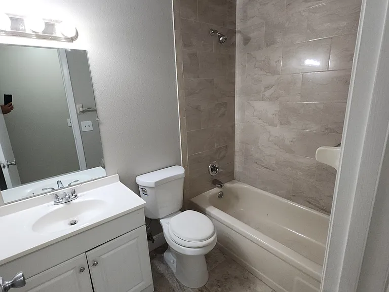 5603-5603 Struthers Ct SE — Photo 9