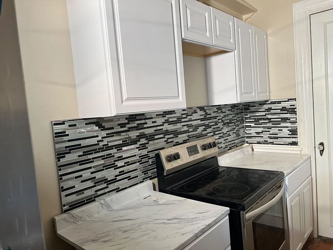 176 N Main St — Photo 3