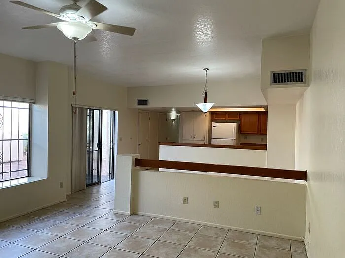 716 N Hayden Dr — Photo 11