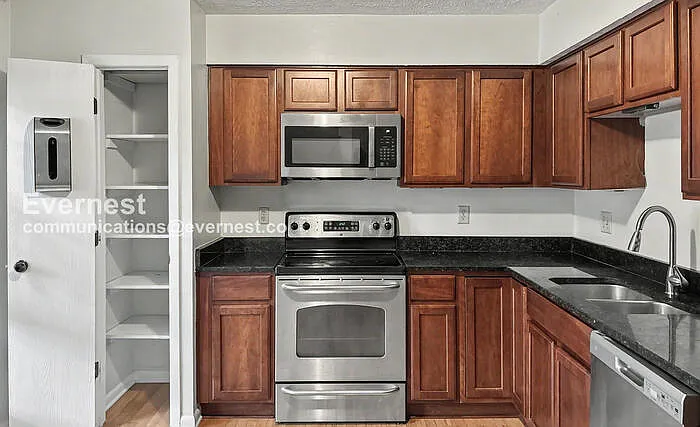 1268 Michigan Ave — Photo 2