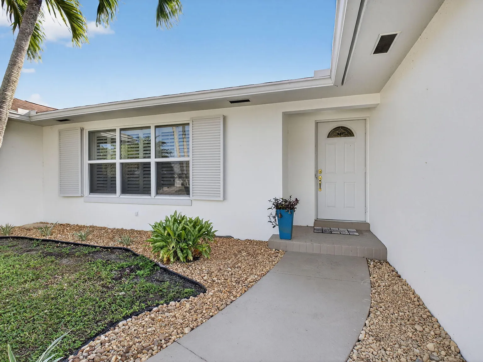 3 bed, 2.0 bath, 1906 sqft, $5,000 — Photo 3