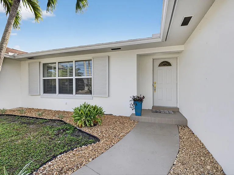 4690 Palo Verde Dr — Photo 3