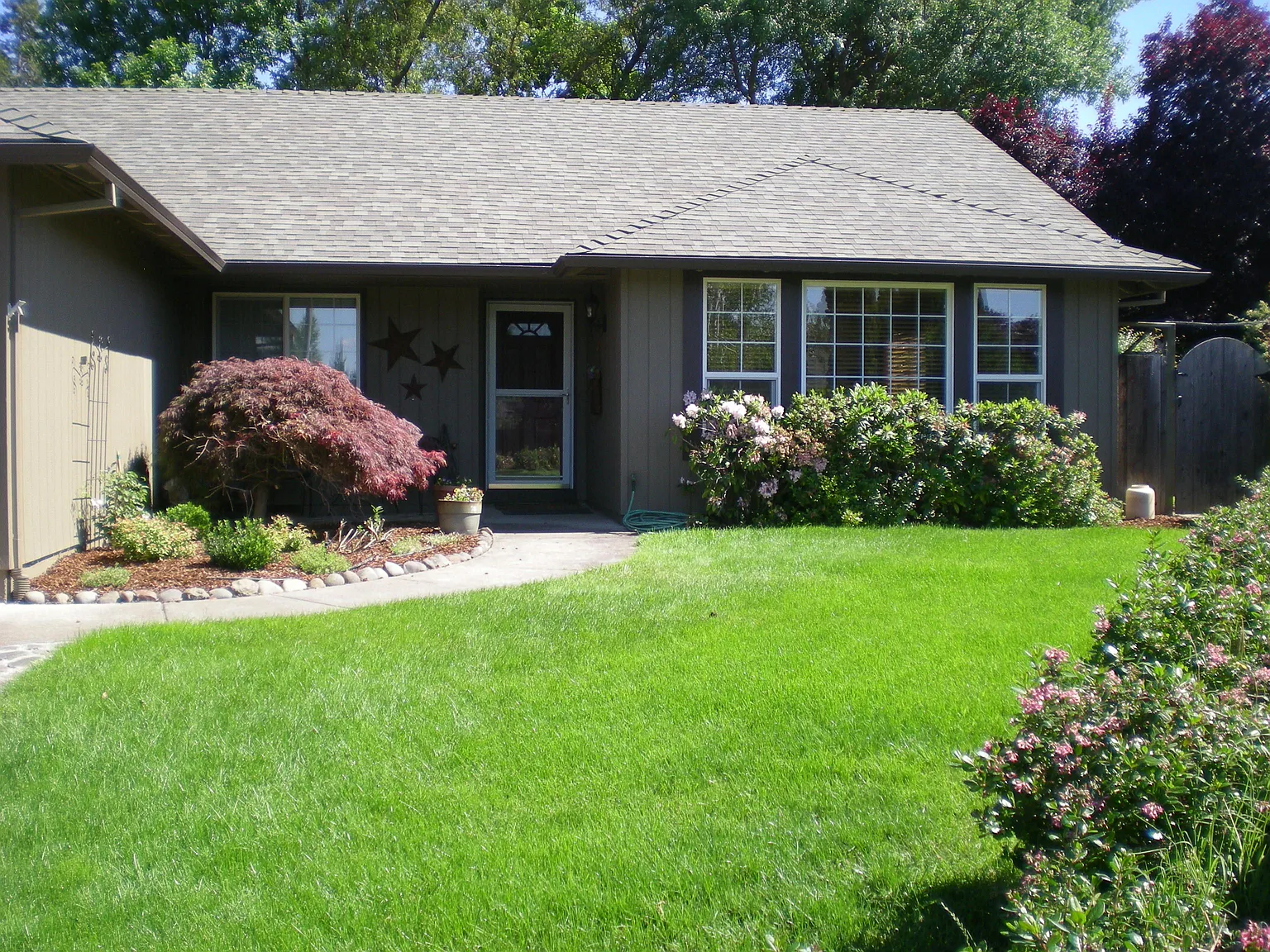 1360 Foxwood Dr photo 1