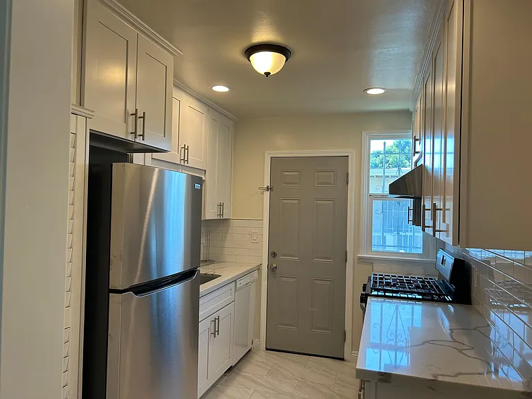 3445 Carmona Ave — Photo 6