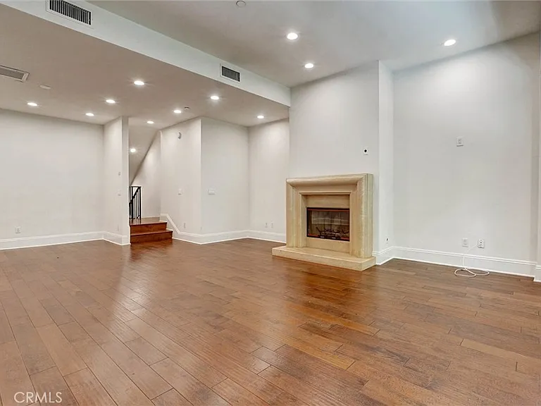 2323 S Beverly Glen Blvd #8 — Photo 13