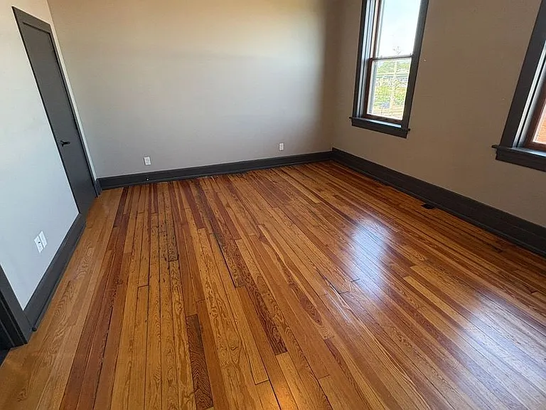 302 Commercial St — Photo 8