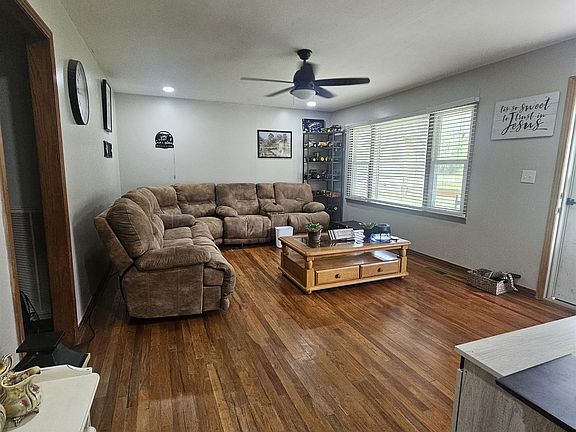 5th image of 251 Clement Rd