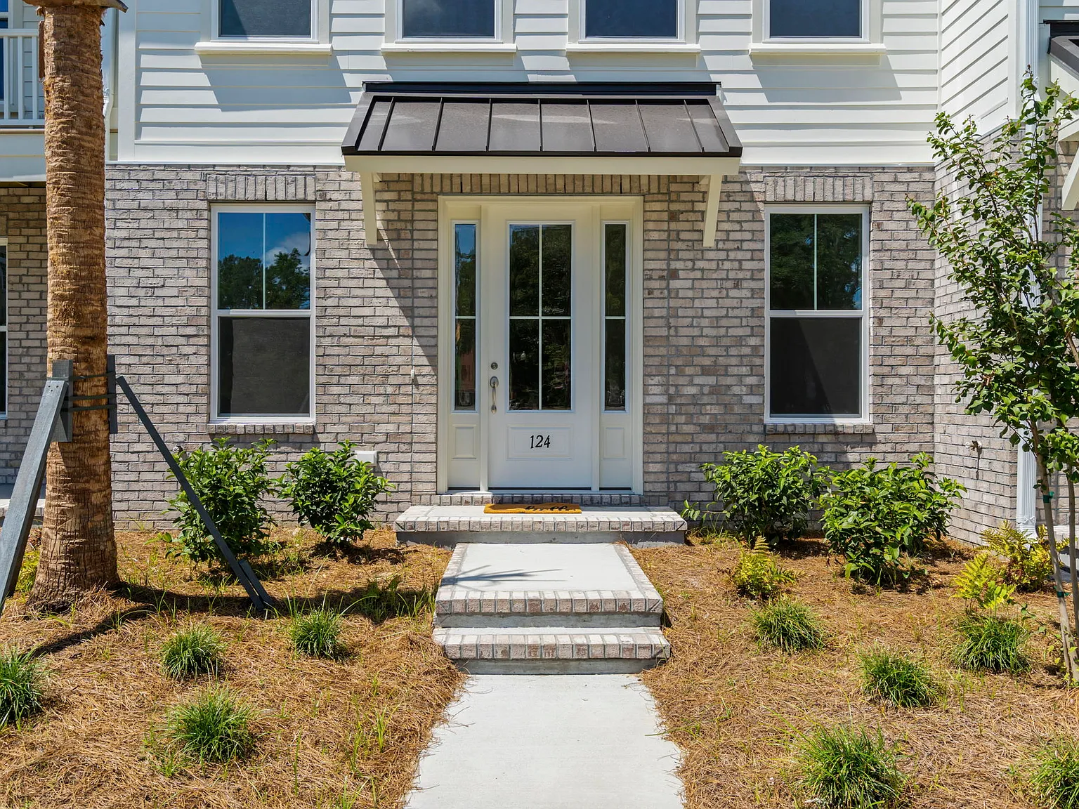 3 bed, 2.5 bath, 2382 sqft, $5,900 — Photo 2