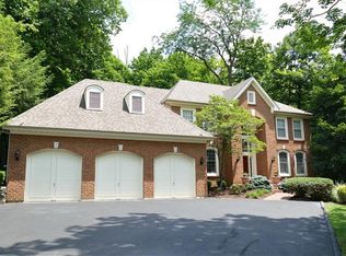 7422 Drake Rd, Cincinnati, OH 45243