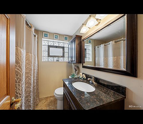 4th image of 5114 S Oak Park Ave