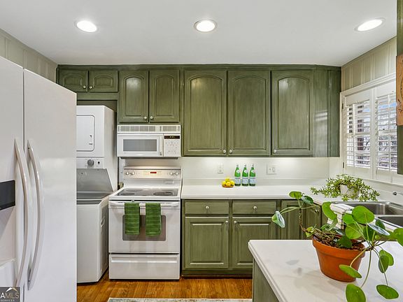 3rd image of 2556 Defoors Ferry Rd NW