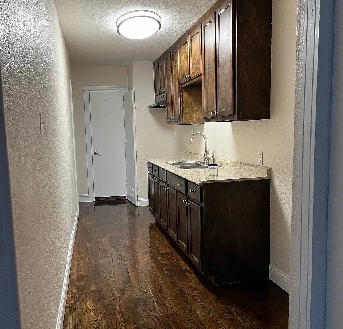 2 bed, 720 sqft, $1,250 — Photo 2