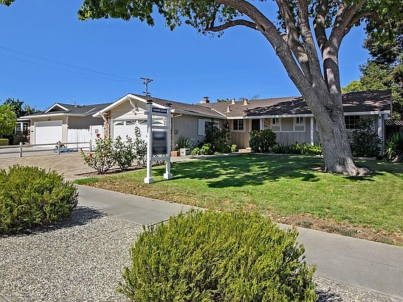 4th image of 1579 Hallbrook Dr