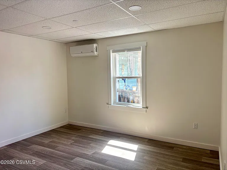 81 Duke St — Photo 2