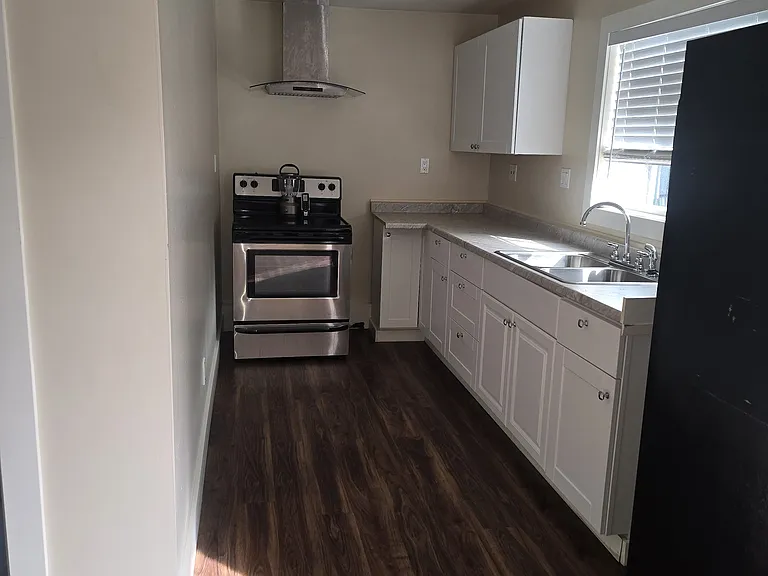 7537 Wilbur Ave — Photo 2