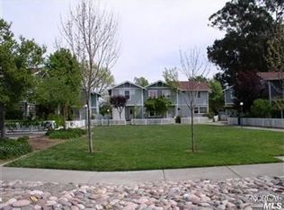 872 Twin Oaks Ln, Windsor, CA 95492