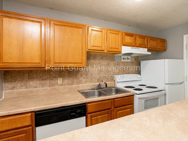 2228 S Oliver Ave — Photo 13