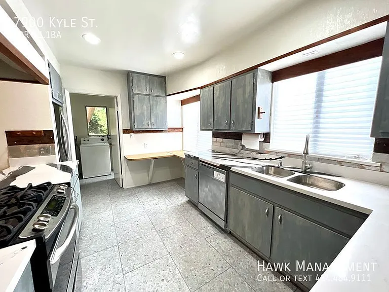 7900 Kyle St — Photo 5