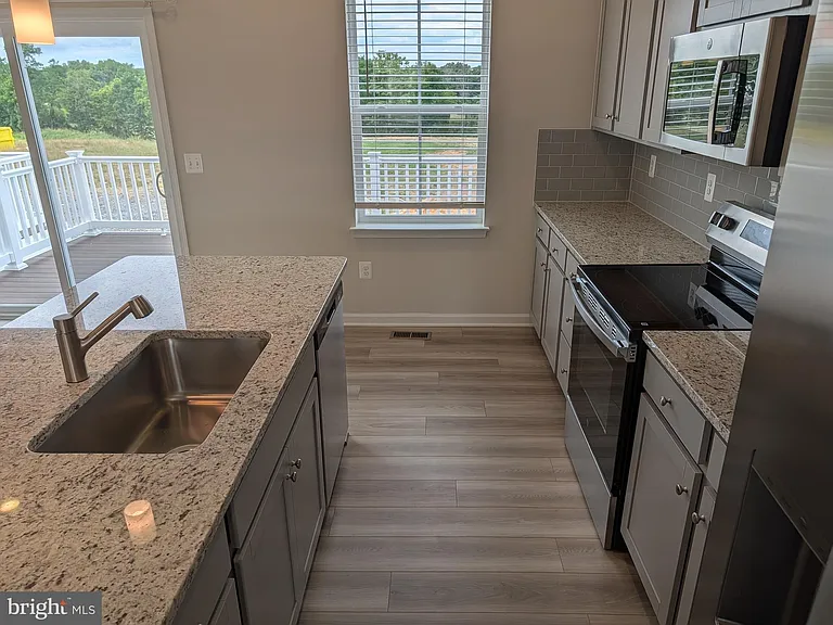209 Swan Field Ave — Photo 10