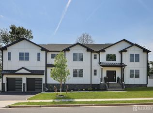 14 Thomasine St, Edison, NJ 08817