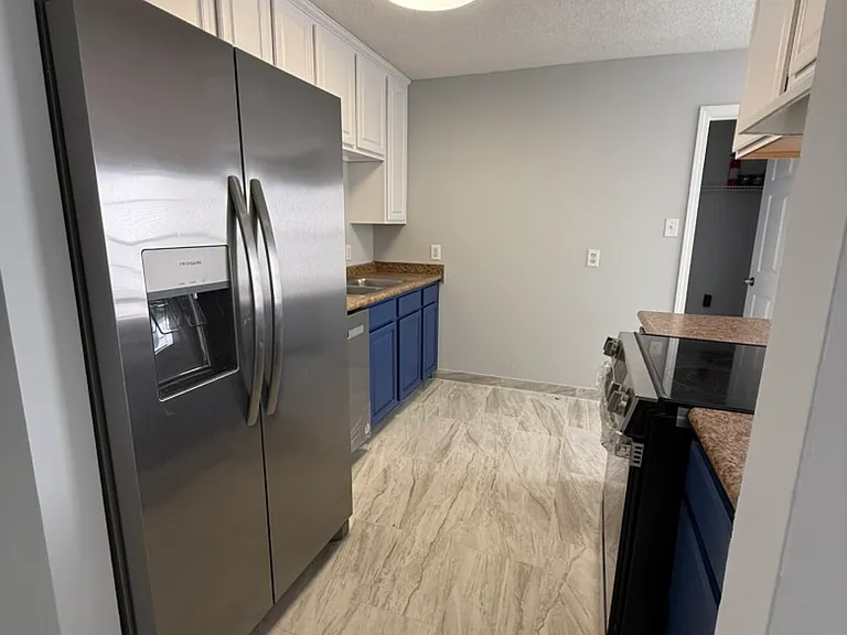 213 Kentshire Ln — Photo 10