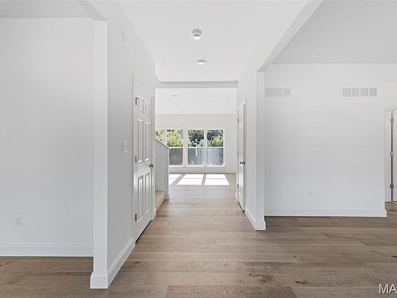 3rd image of 553 Evening Primrose Dr