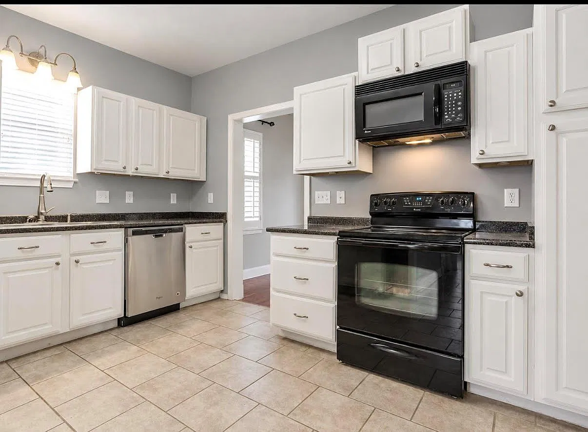 4 bed, 1606 sqft, $4,150 — Photo 3