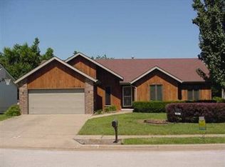 2136 S Todd Ave, Springfield, MO 65807