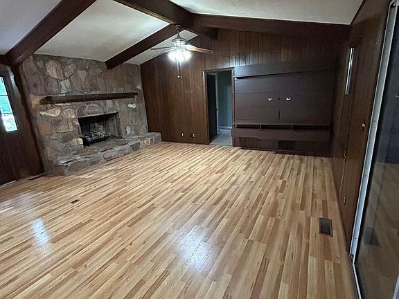 2nd image of 1609 Oak Grove Rd