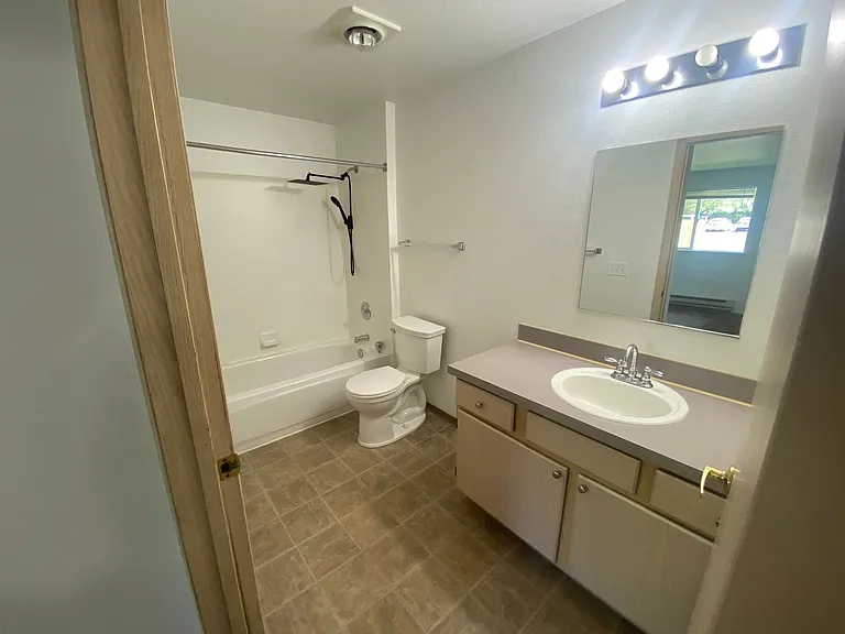445 Carter Ave — Photo 15