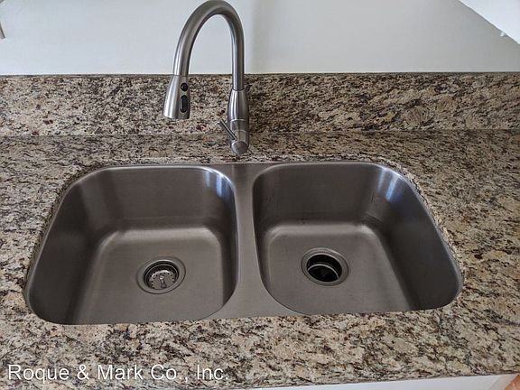 5th image of 529 Montana Ave APT 14