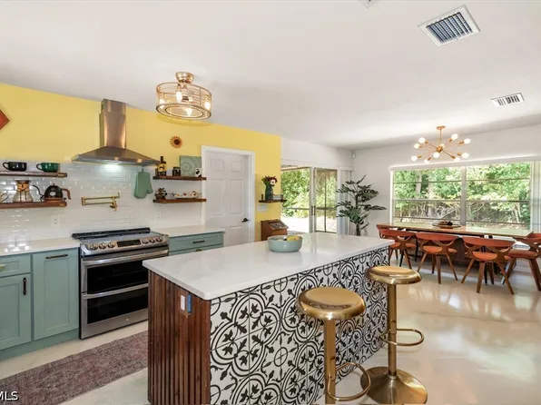 2431 N Westwood Dr, North Fort Myers, FL 33917